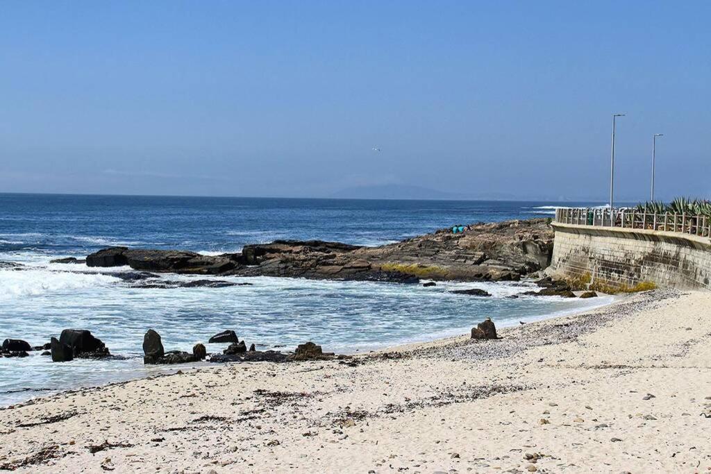 ケープタウンBlue Waters Studio With Sea Views From Balconyアパートメント エクステリア 写真